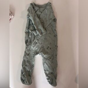 Red Caribou ‘the woods’ onesie